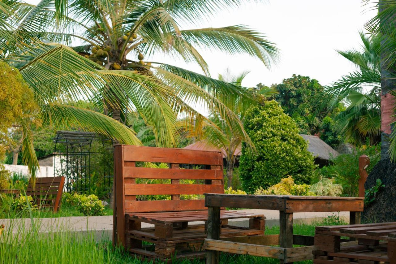 Bamboo Garden Hotel 萨拉昆达 外观 照片