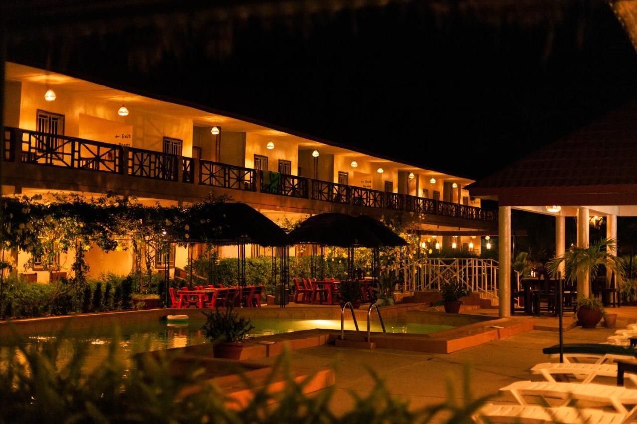 Bamboo Garden Hotel 萨拉昆达 外观 照片