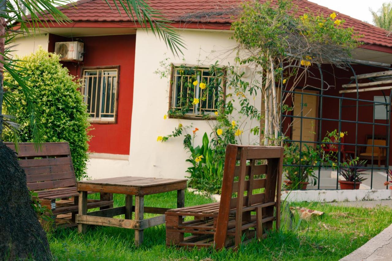 Bamboo Garden Hotel 萨拉昆达 外观 照片