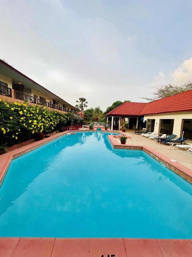 Bamboo Garden Hotel 萨拉昆达 外观 照片