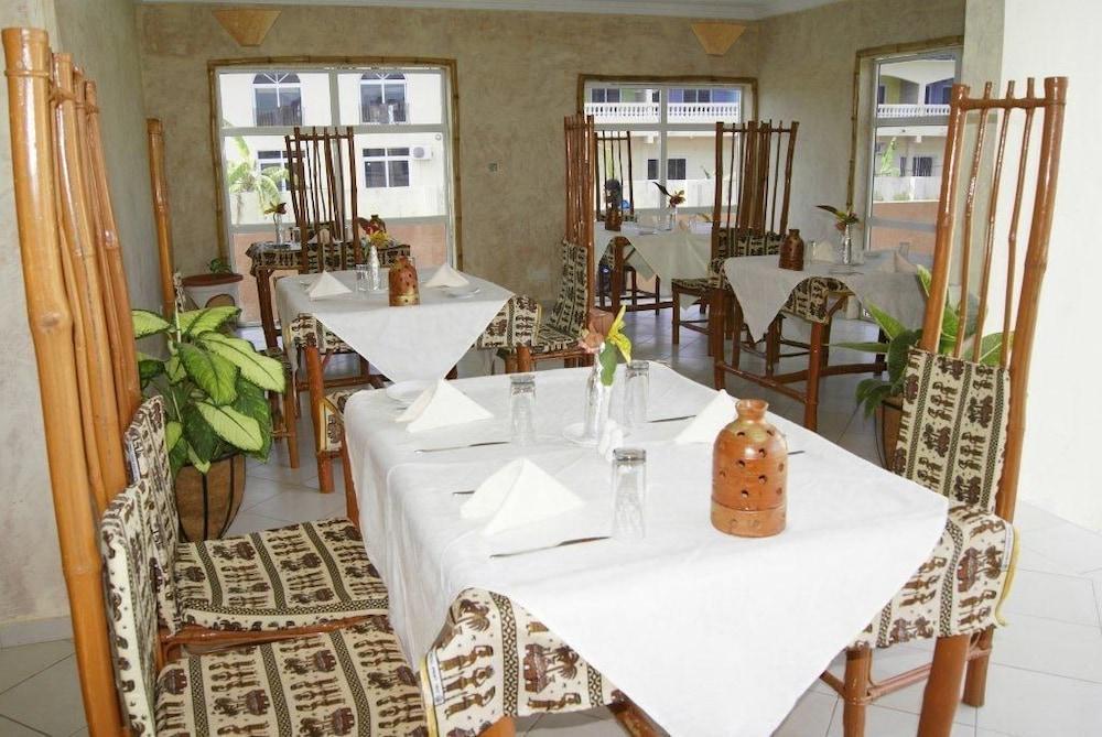 Bamboo Garden Hotel 萨拉昆达 外观 照片