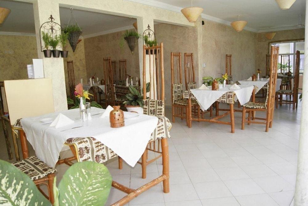 Bamboo Garden Hotel 萨拉昆达 外观 照片
